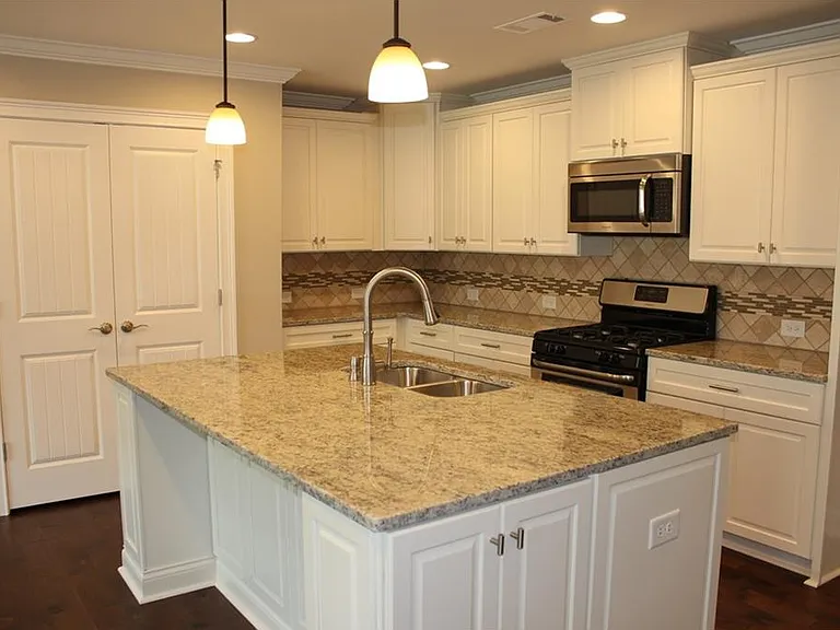 2436 Snowshill Ln — Photo 2