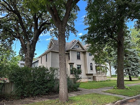 5th image of 406 Ferguson St