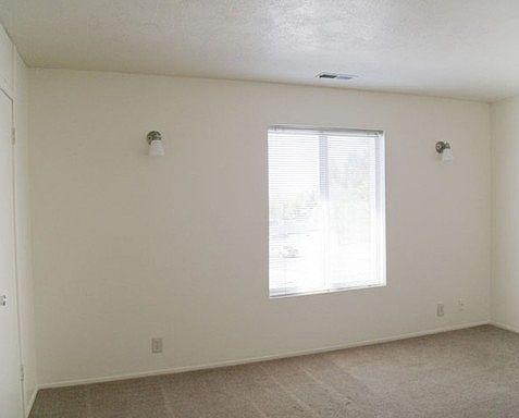 4th image of 1587 S Foothill Dr APT 18