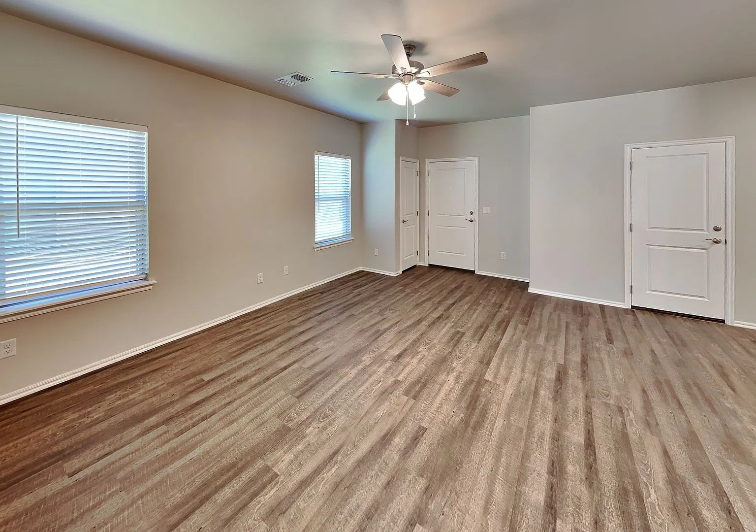 *Special*Luxury 3 Bedroom 2 Bathroom Duplex With 2 Car Garage In Piedmont Schools (Larger Primary... — Photo 4