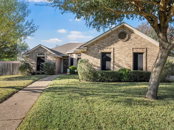 142 Phillip Cir, Hewitt, TX 76643