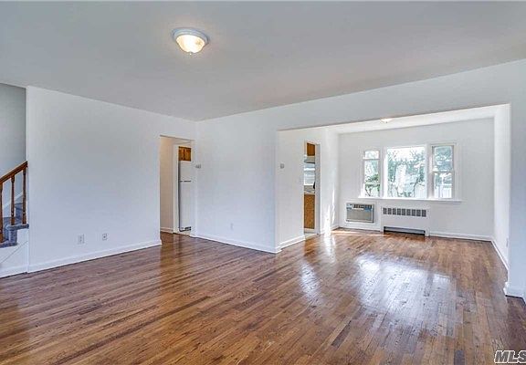 5th image of 571 Roy St