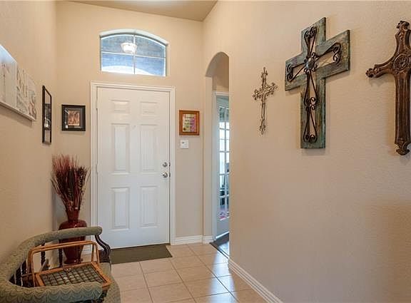 2nd image of 204 Longhorn Dr