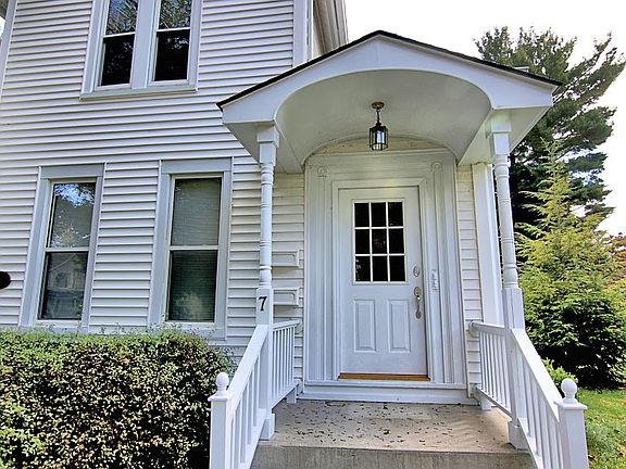 2nd image of 7 Cole St #2
