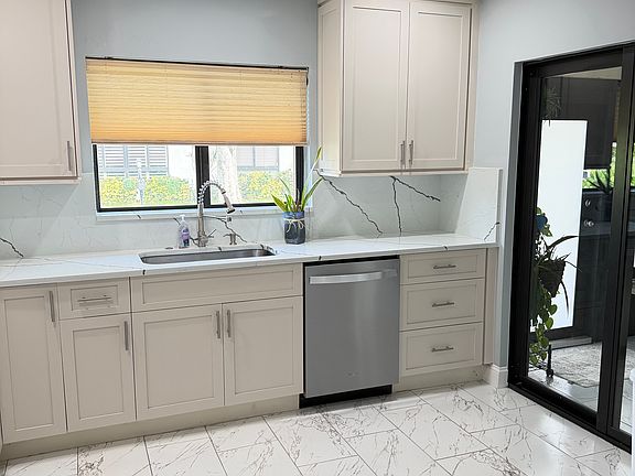4th image of 4778 Greentree Cres