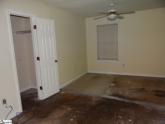 5th image of 105 Creekpoint Dr