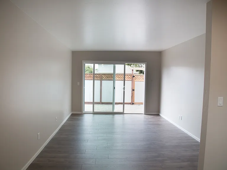 2811 Center St #B — Photo 2