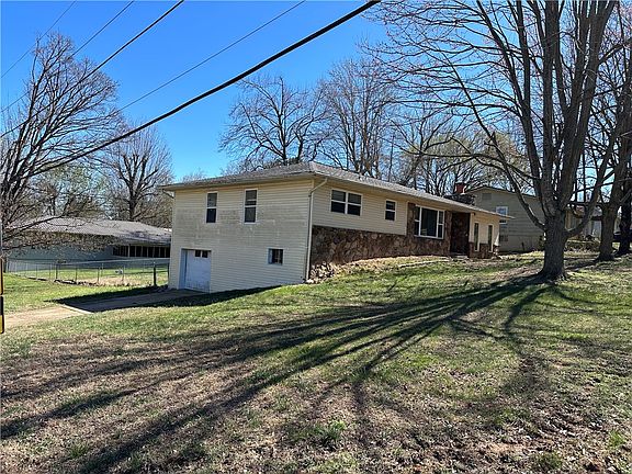 4th image of 601 Tamarind St