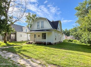 206 Pioneer Ave, Hayti, SD 57241