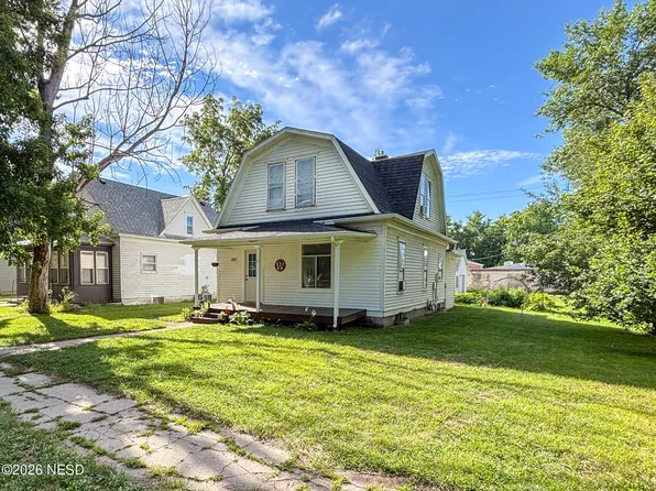 206 Pioneer Ave, Hayti, SD 57241