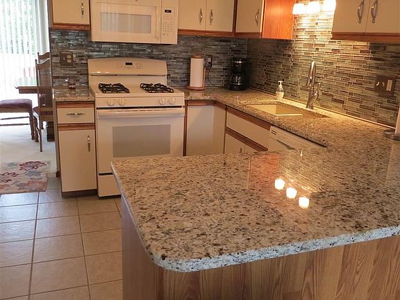 5th image of 49630 Ellis Ct