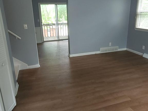 3rd image of 9206 W 83rd Ter