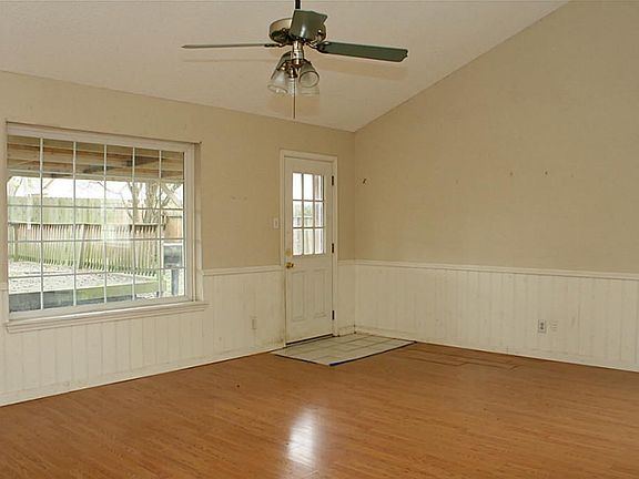 3rd image of 7359 Woodoak Dr