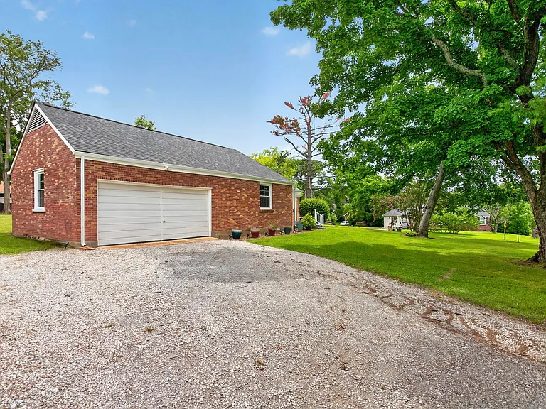 409 Woodberry Dr — Photo 31