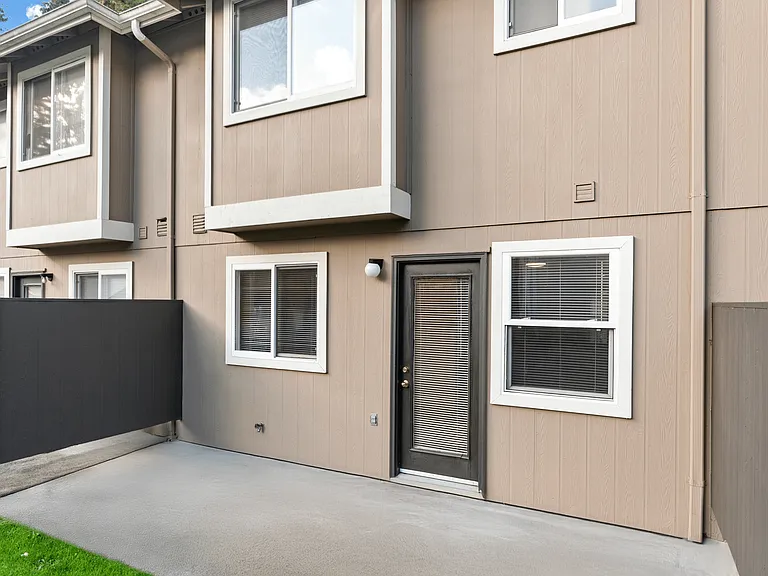 2 Bedroom 2 1/2 Bathroom w/ Garage 2 Bedroom 2 1/2 Bathroom w/ Garage