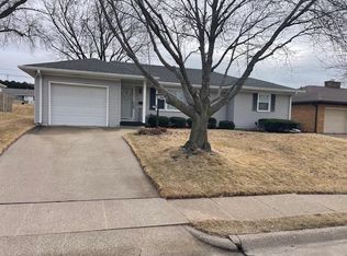 240 Devon Dr, Dubuque, IA 52001