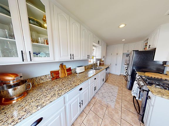 5th image of 3628 W 177th St