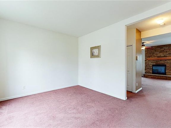 5th image of 38649 Congressional Ln #42