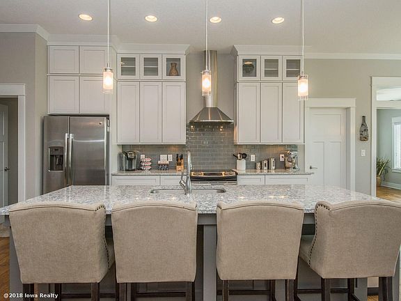 4th image of 3917 NE Bellagio Cir