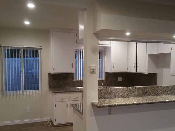 4th image of 2444 University Ave