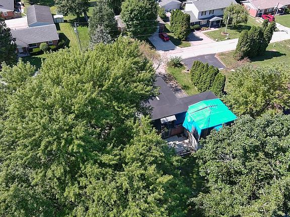 3rd image of 104 N Redwood Ln