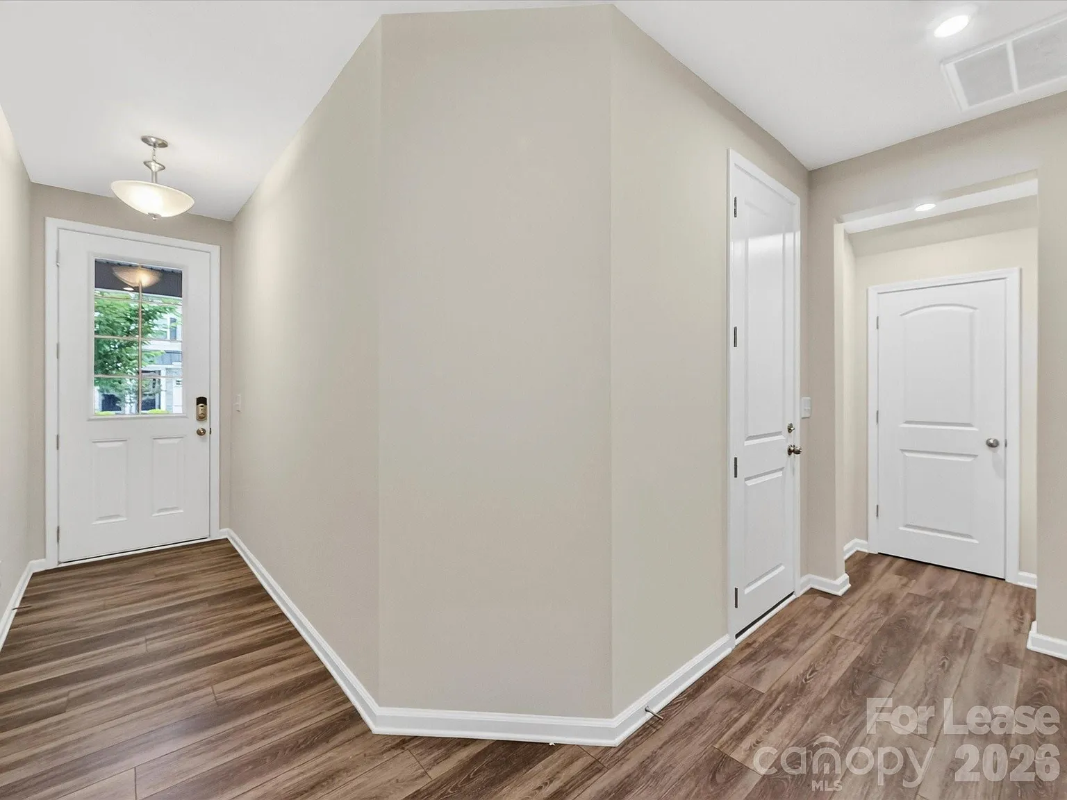 4 bed, 3.5 bath, 2592 sqft, $2,700 — Photo 4