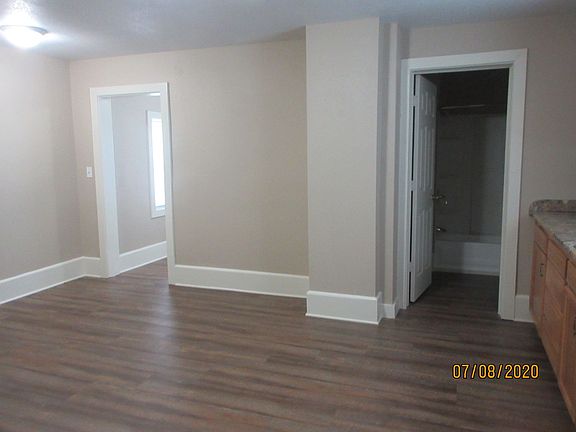 4th image of 3405 Fairfield Ave #102
