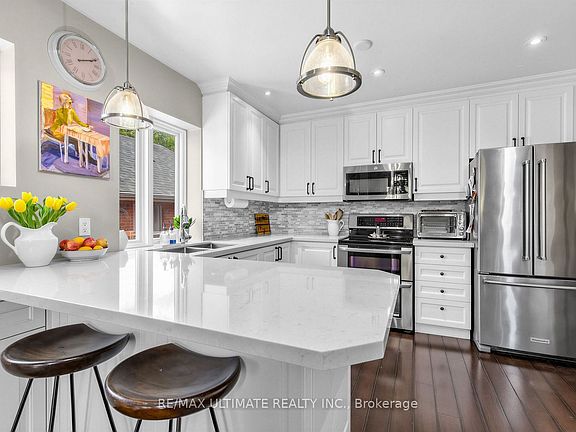 3rd image of 185 Castlefield Ave