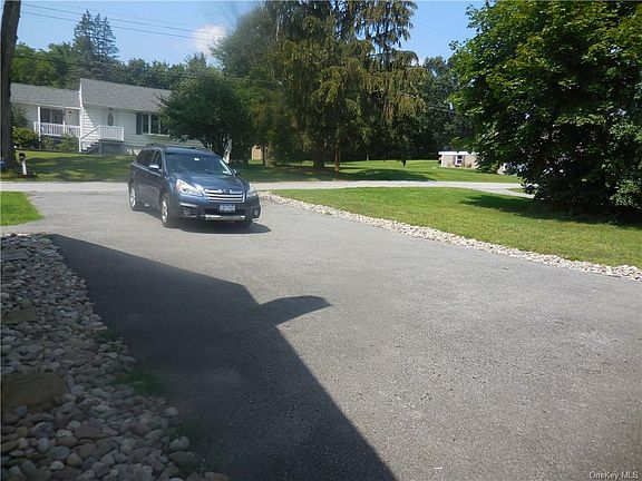 3rd image of 20 Bauer Ln Unit 2