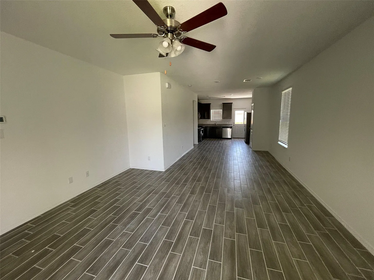 3 bed, 2.0 bath, 1352 sqft, $1,895 — Photo 2