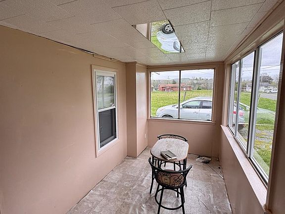 4th image of 124 Pine St