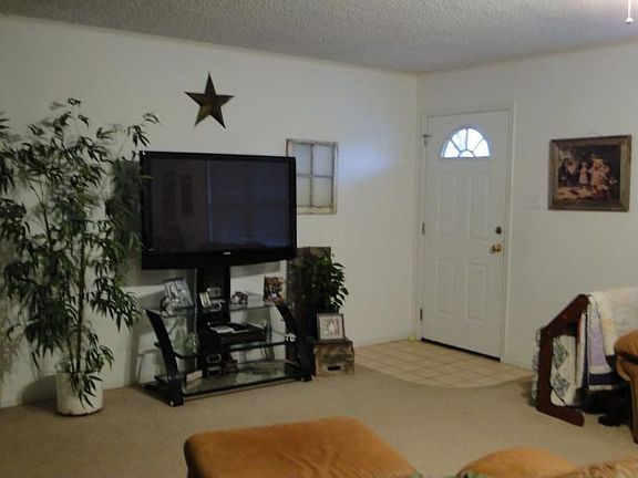 3rd image of 915 S Avenue K