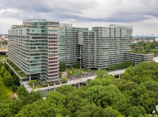 9725 Woods Dr Unit 1913, Skokie, IL