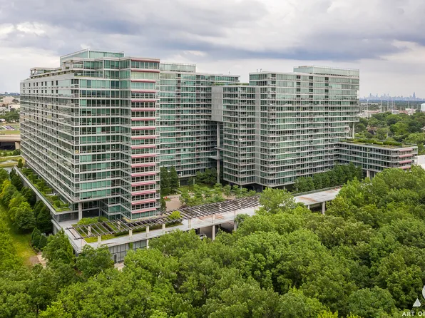 9725 Woods Dr Unit 1913, Skokie, IL 60077