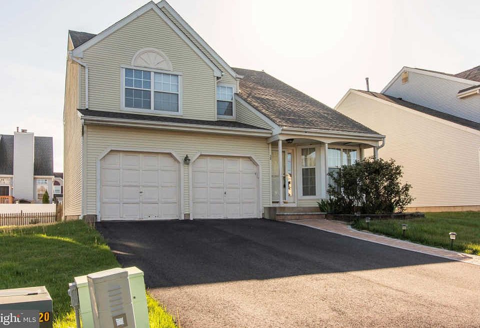 1st image of 28 Bailly Dr
