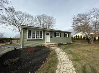 13 Greenbrier Dr, New Bedford, MA 02745