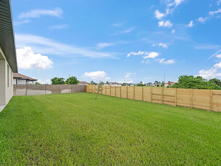 3319 Tropicana Pkwy W — Photo 42