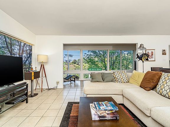 3rd image of 3155 Coldwater Canyon Ave