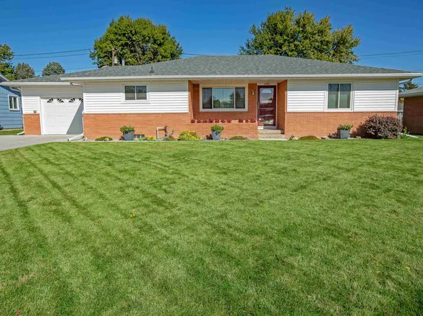 2206 W 11th St, Hastings, NE 68901