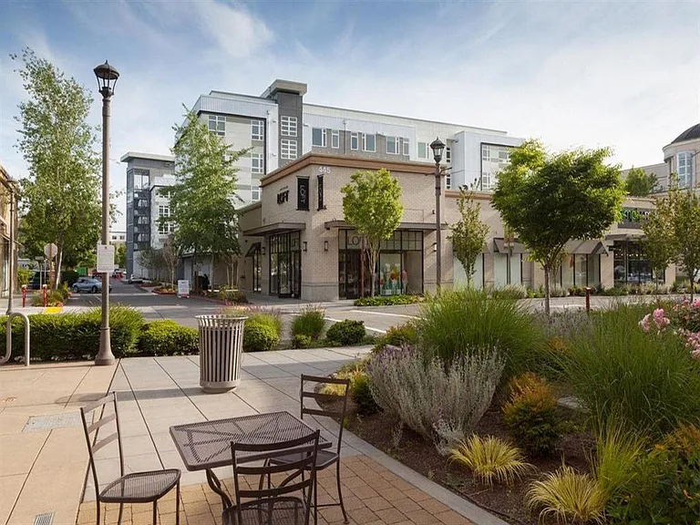 Dwell At Kent Station Apartments — Photo 9