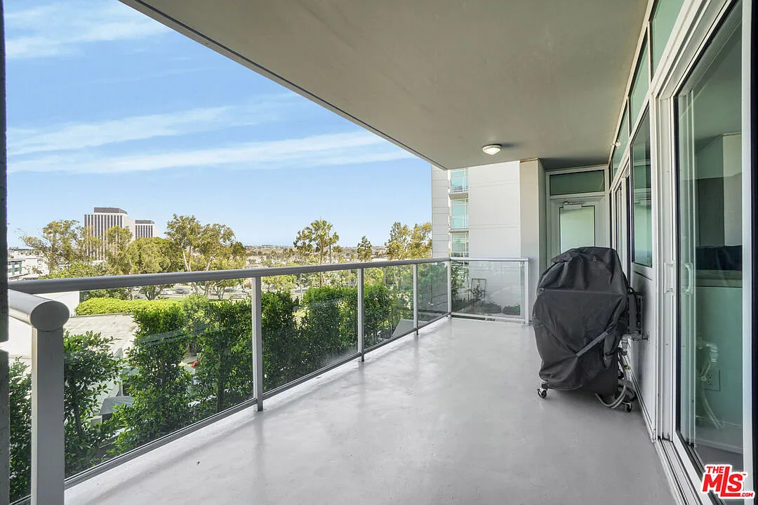 2 bed, 3.0 bath, 1728 sqft, $7,500 — Photo 3