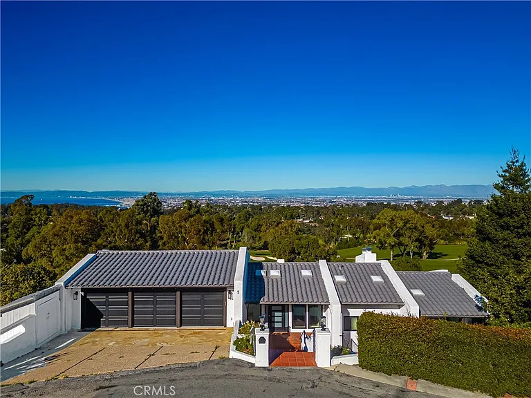5 Yellow Brick Rd — Photo 2