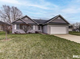 230 Ramblewood Ln, Sherman, IL 62684