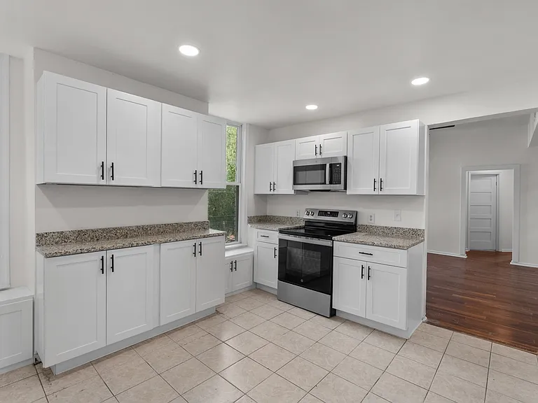 346 Fairfax Ave #2 — Photo 4