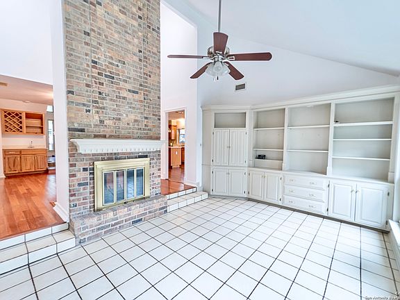 3rd image of 723 STONEWAY DR