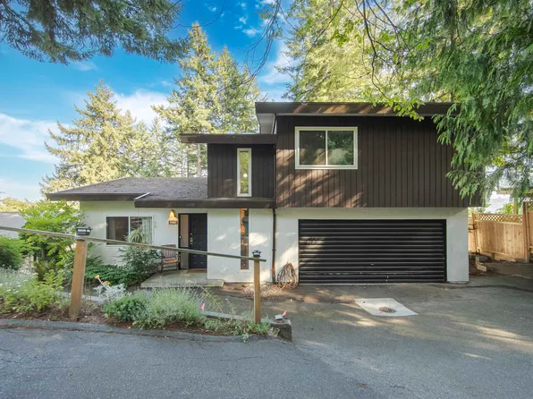2270 Dawes Hill Rd, Coquitlam, BC V3K 1N3