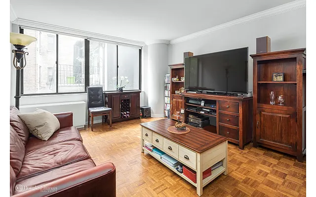 Rented by Douglas Elliman | media 23