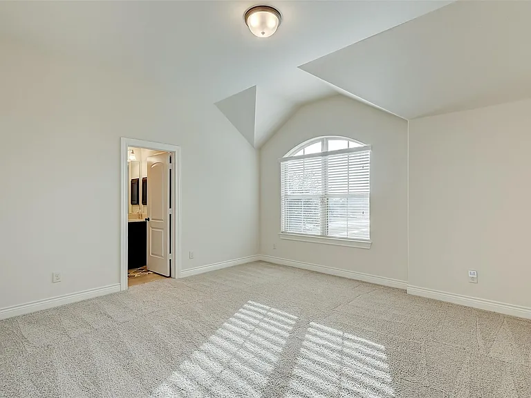 4006 Misty Waters Ln — Photo 32