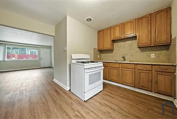 7123 Holly St #A — Photo 13