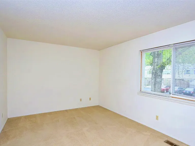 220 Elizabeth St #D4 — Photo 11